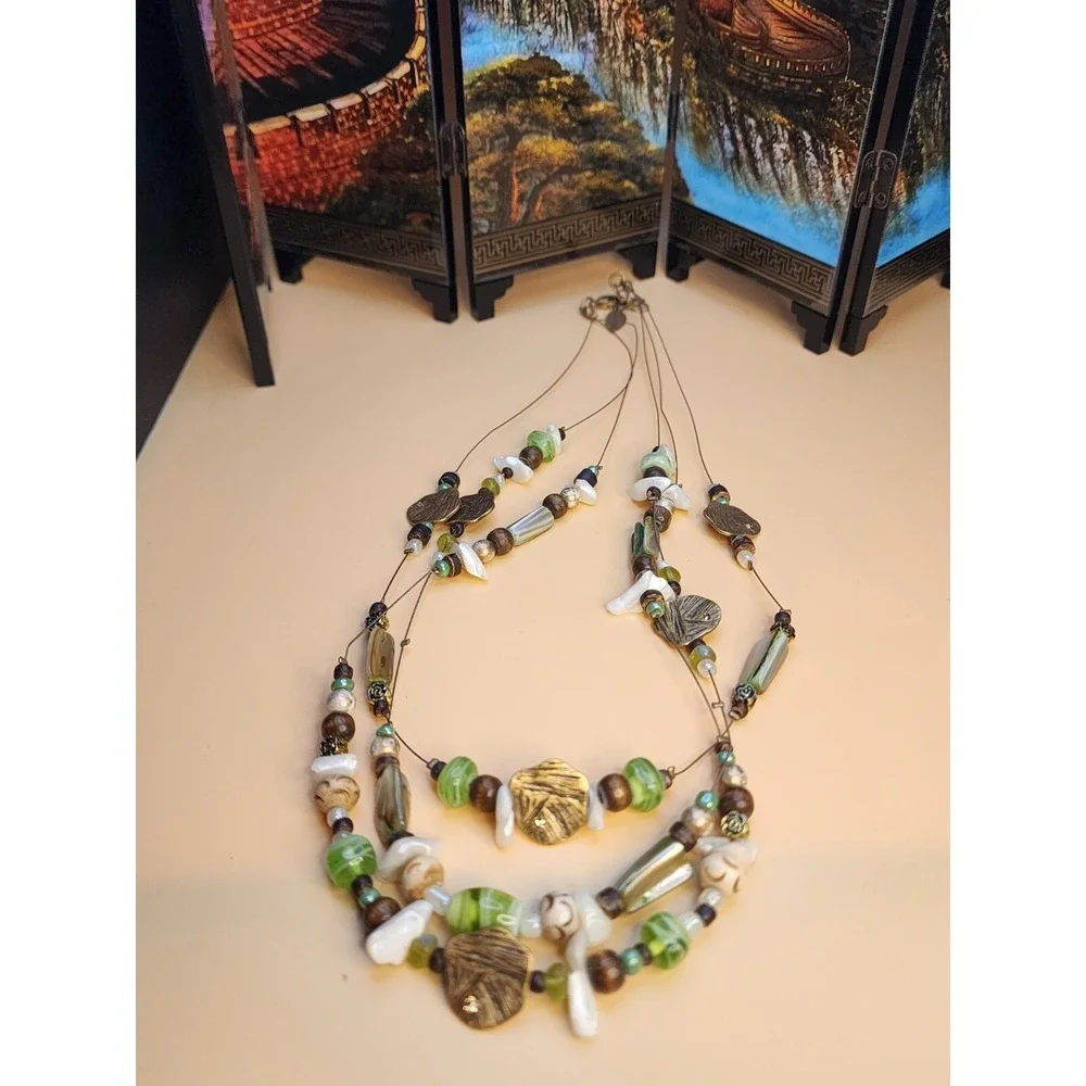 COLDWATER CREEK Three Strand Necklace Green Glass Shell Pieces Brass‎ Tone 20